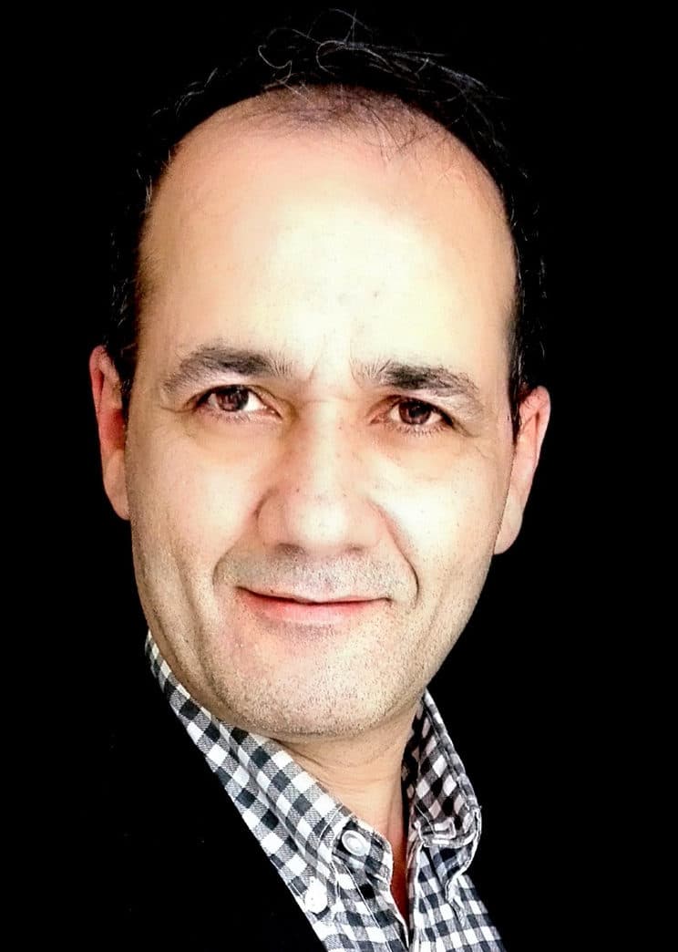 الشاعر منصور الناصر، رئيس تحرير أزاميل